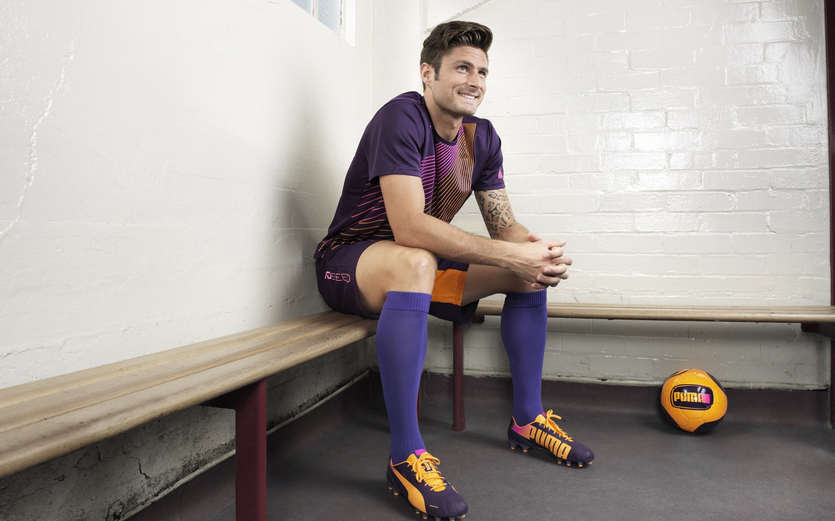 “紧张刺激！终场前的绝杀瞬间，点燃全场”