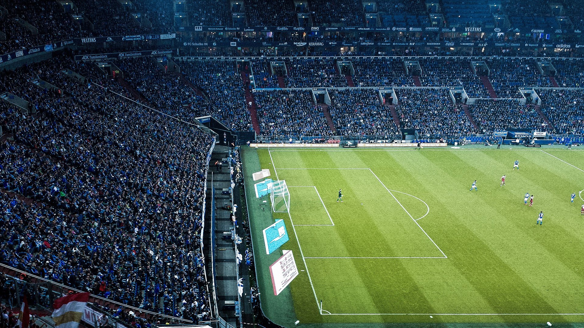 一位年轻球员在比赛中展现出潜力，十大年轻球员