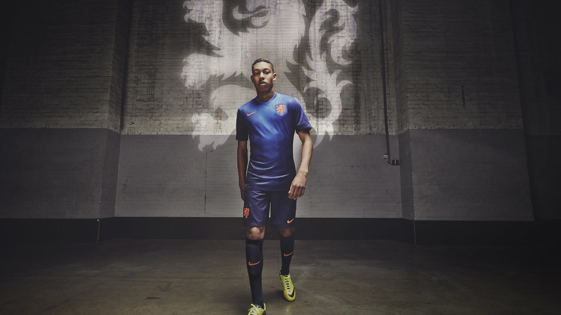 “足球+文化+科技”融合创新发布会在多个城市同步举行，行业开启新格局